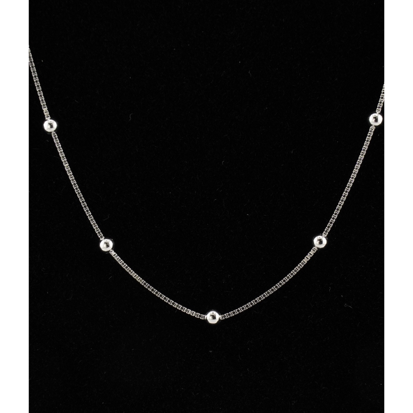 Zarte Satellitenkette
