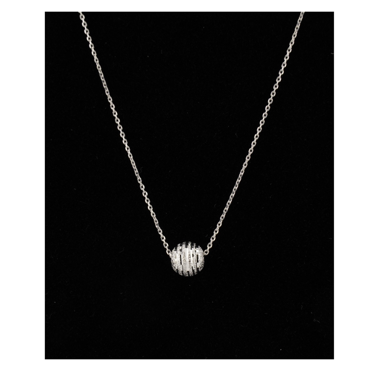 Halskette mit Pavé-Kugelanhänger