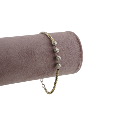 Zweifarbiges strukturiertes Perlenarmband